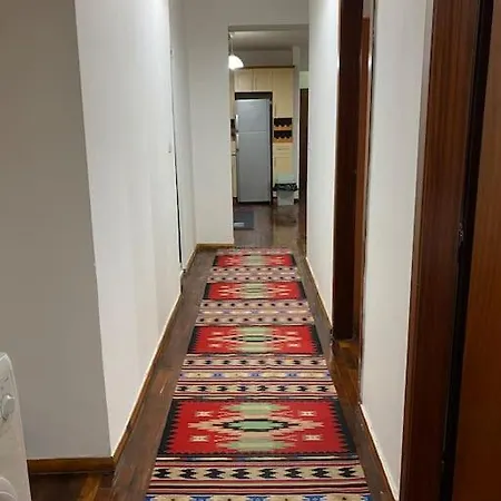 Downtown 2 Bedroom Ac Wifi Apartment