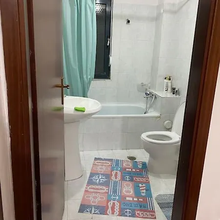 Downtown 2 Bedroom Ac Wifi Apartment *
