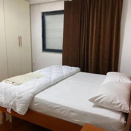 Downtown 2 Bedroom Ac Wifi * Tirana