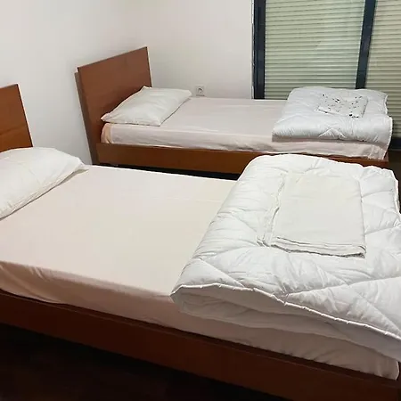 Downtown 2 Bedroom Ac Wifi Apartment