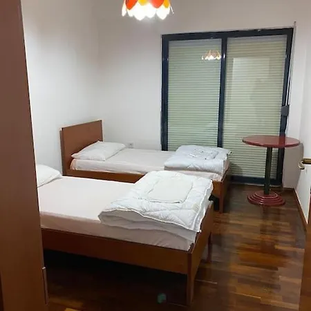Downtown 2 Bedroom Ac Wifi Apartment