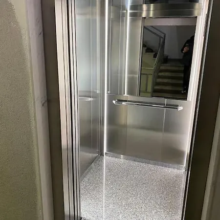 Downtown 2 Bedroom Ac Wifi Tirana