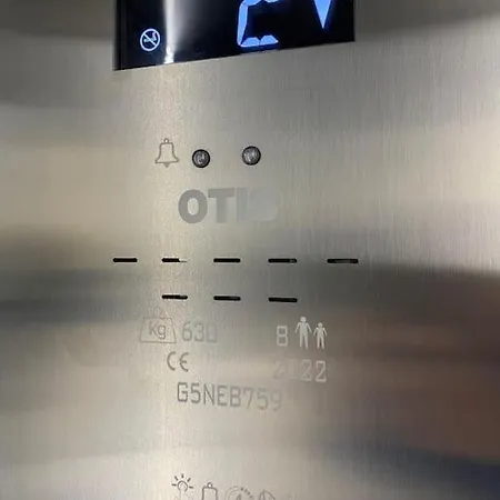 Downtown 2 Bedroom Ac Wifi Apartment *