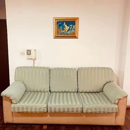 Apartment Downtown 2 Bedroom Ac Wifi *