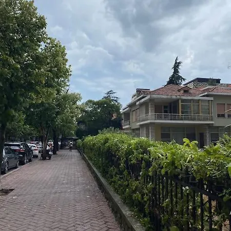 Downtown 2 Bedroom Ac Wifi Apartment *