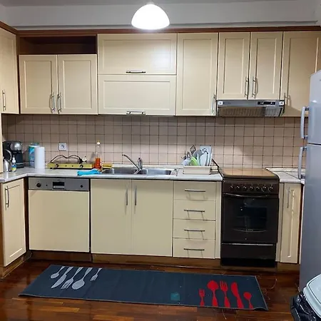 Downtown 2 Bedroom Ac Wifi Tirana