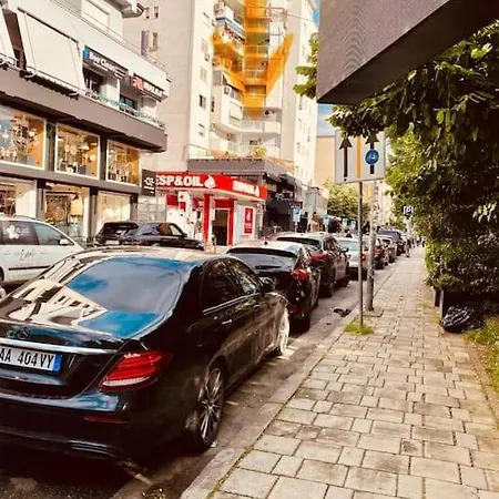 Downtown 2 Bedroom Ac Wifi Apartment *