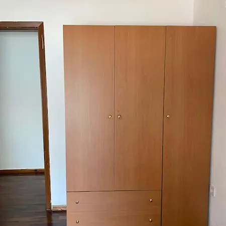 Apartment Downtown 2 Bedroom Ac Wifi Tirana
